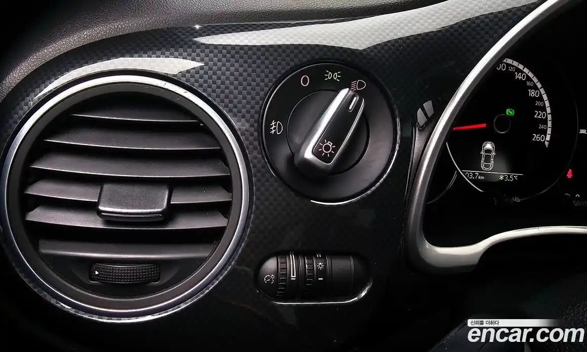 Volkswagen Beatle 2013 2.0 Автомат в Москве № 167652, фото 11