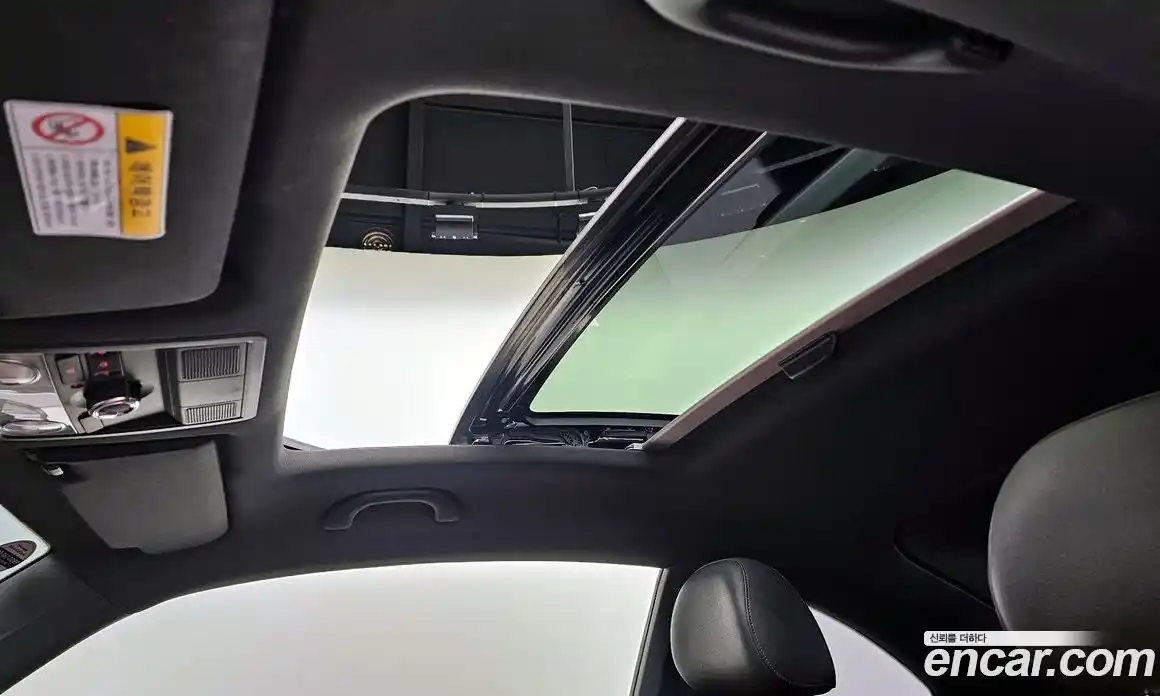 Volkswagen Beatle 2013 2.0 Автомат в Москве № 167652, фото 15