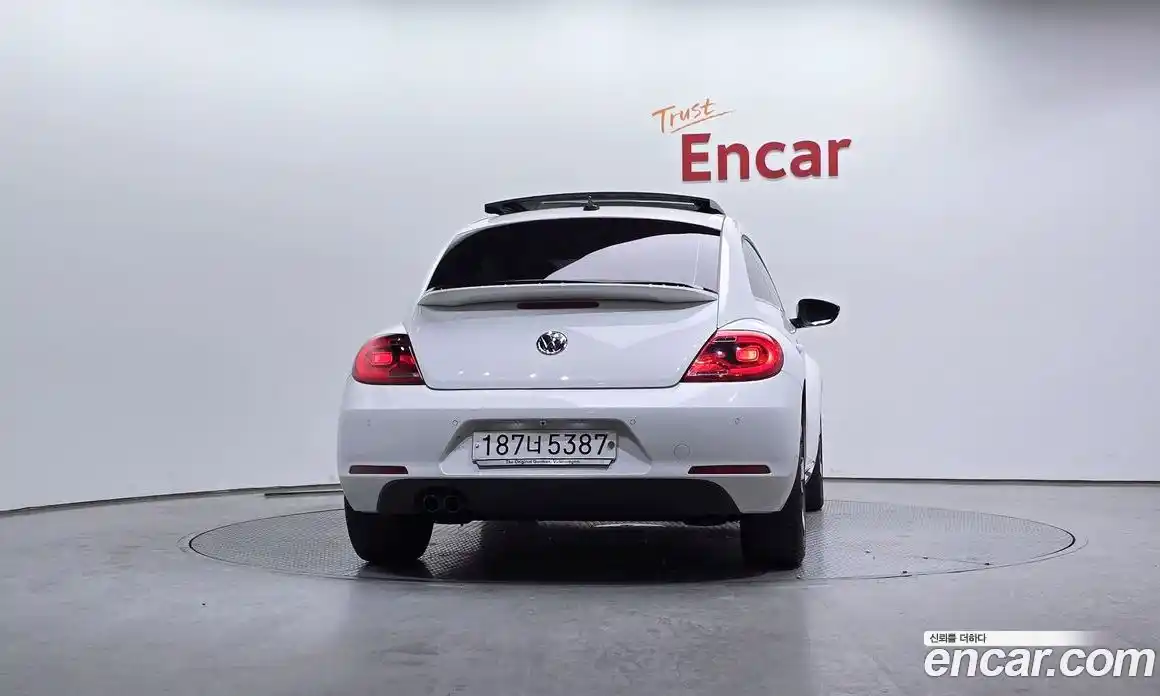 Volkswagen Beatle 2013 2.0 Автомат в Москве № 167652, фото 17