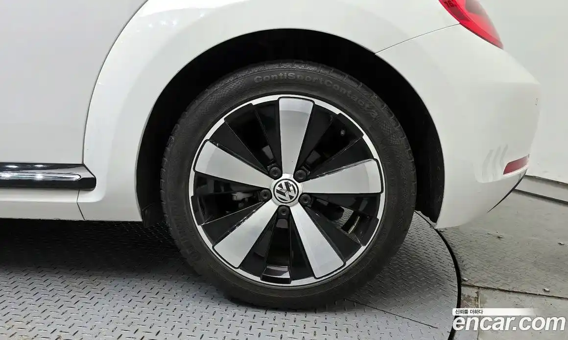 Volkswagen Beatle 2013 2.0 Автомат в Москве № 167652, фото 4