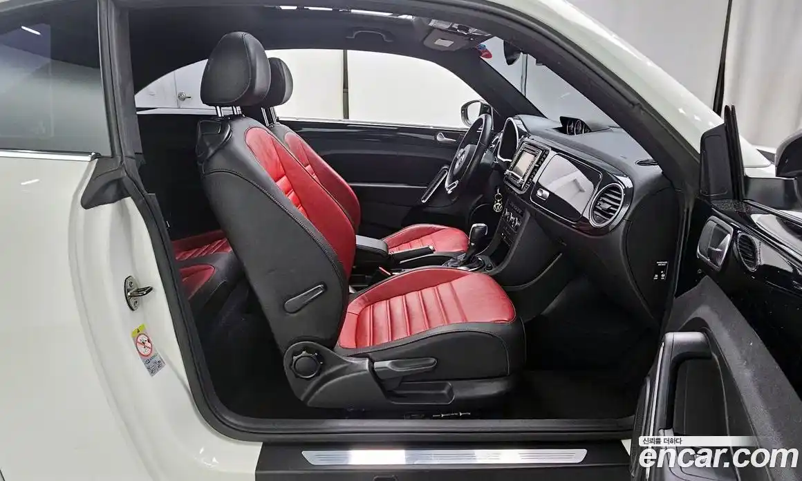 Volkswagen Beatle 2013 2.0 Автомат в Москве № 167652, фото 7