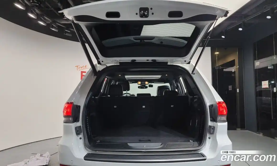 Jeep Cherokee 2020 3.6 Автомат в Москве № 169701, фото 14