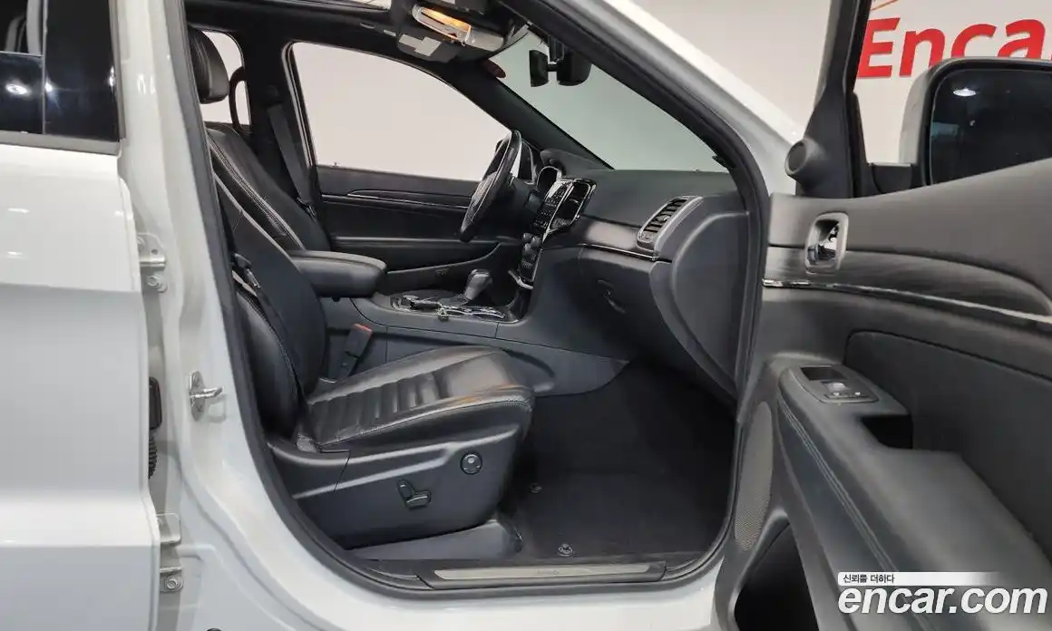 Jeep Cherokee 2020 3.6 Автомат в Москве № 169701, фото 19