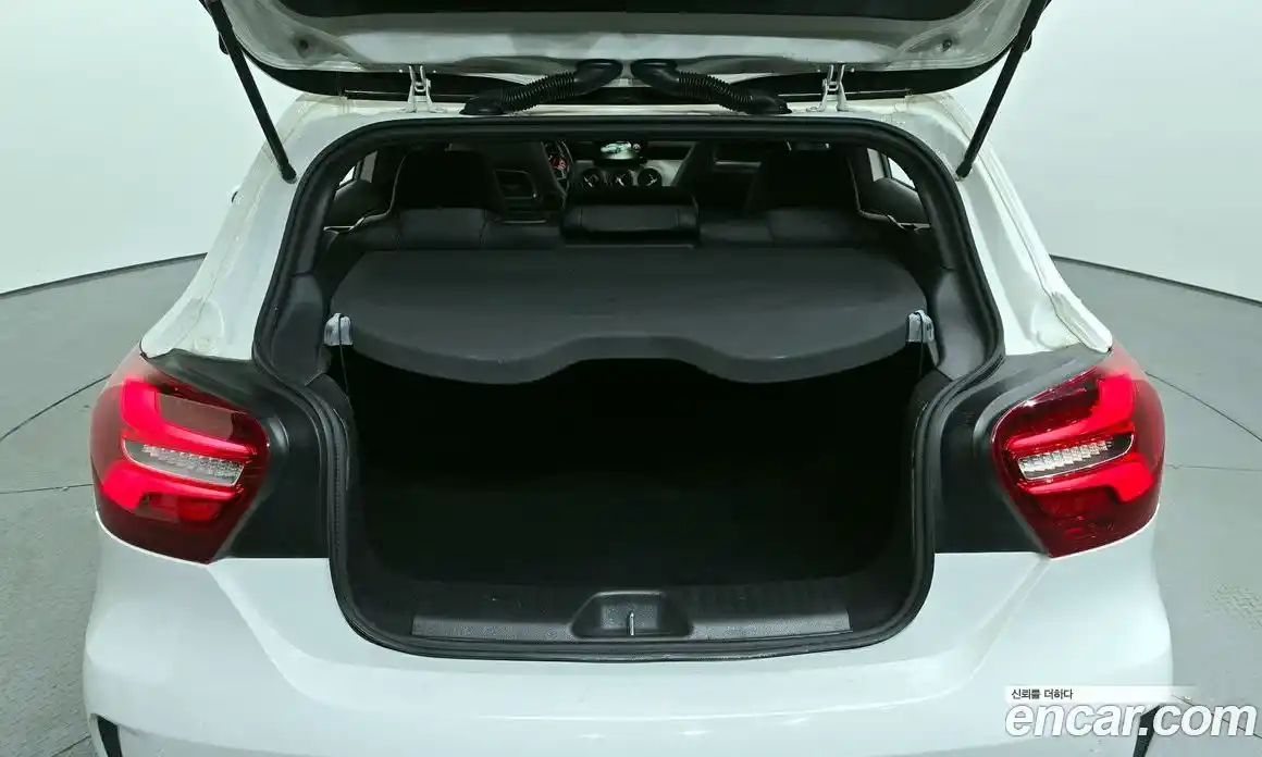 Mercedes-Benz A-Class 2017 2.0 Автомат в Москве № 195556, фото 16