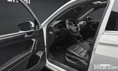 Volkswagen Tiguan 2018 2.0 Автомат в Москве № 199260, миниатюра 12