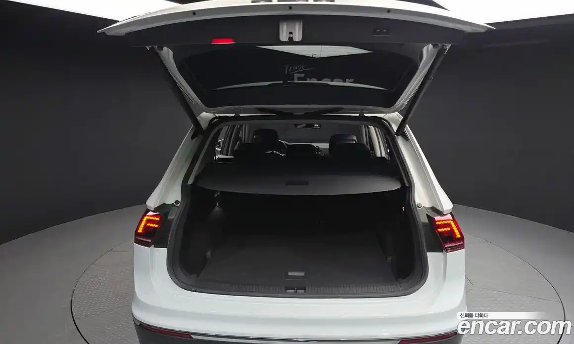 Volkswagen Tiguan 2018 2.0 Автомат в Москве № 199260, фото 14