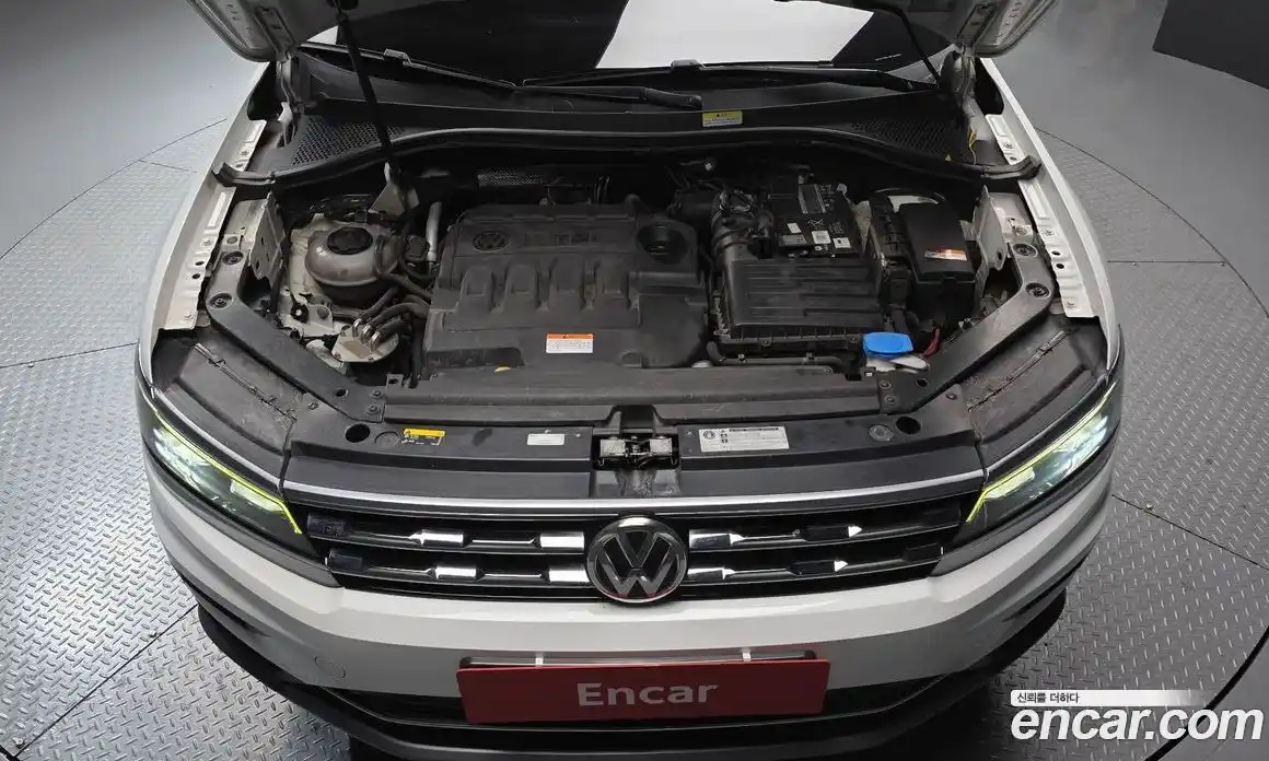 Volkswagen Tiguan 2018 2.0 Автомат в Москве № 199260, фото 18