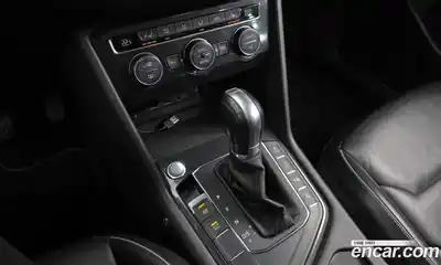 Volkswagen Tiguan 2018 2.0 Автомат в Москве № 199260, миниатюра 3