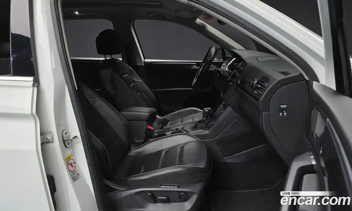 Volkswagen Tiguan 2018 2.0 Автомат в Москве № 199260, фото 7