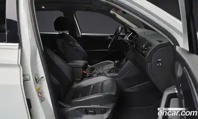 Volkswagen Tiguan 2018 2.0 Автомат в Москве № 199260, миниатюра 7