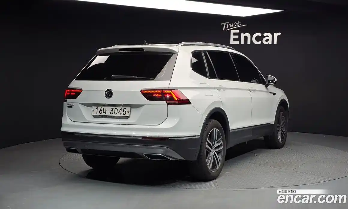 Volkswagen Tiguan 2018 2.0 Автомат в Москве № 199260, фото 8