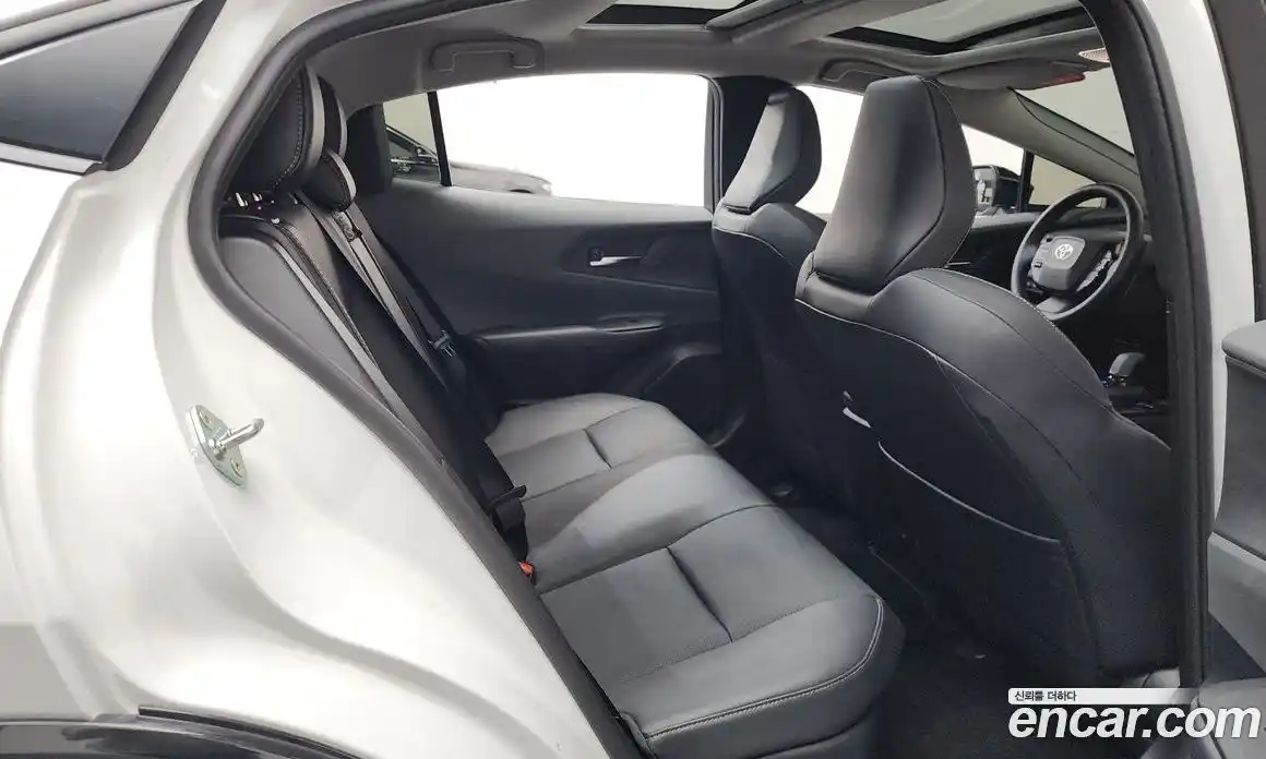 Toyota Prius 2024 2.0 Автомат в Москве № 199587, фото 11