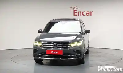 Volkswagen Tiguan 2021 2.0 Автомат в Москве № 214914, миниатюра 3