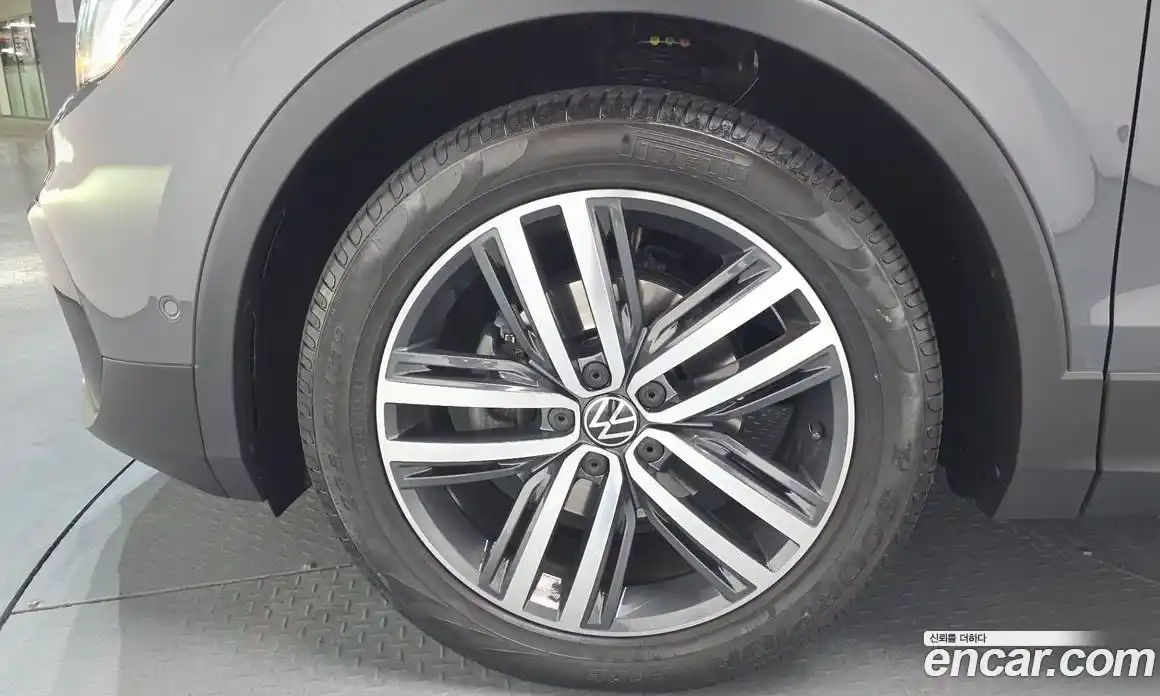 Volkswagen Tiguan 2021 2.0 Автомат в Москве № 214914, фото 5