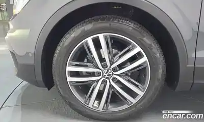 Volkswagen Tiguan 2021 2.0 Автомат в Москве № 214914, миниатюра 5