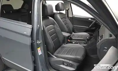 Volkswagen Tiguan 2021 2.0 Автомат в Москве № 214914, миниатюра 10