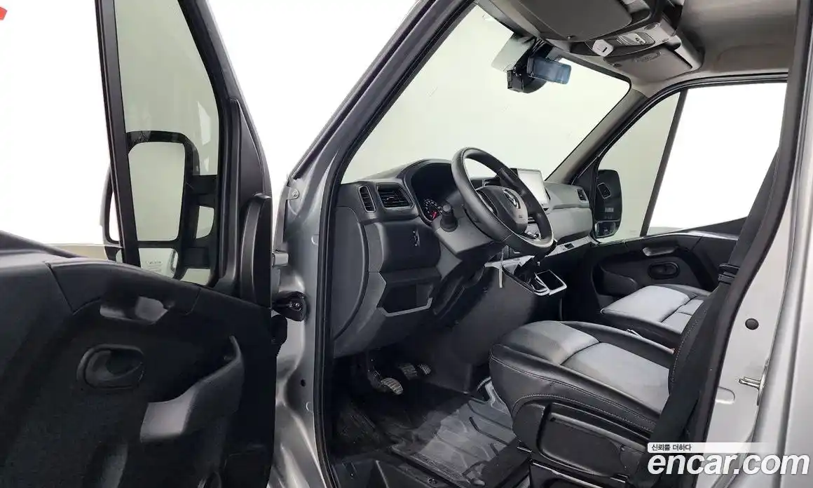 Renault Master 2024 2.3 Механическая в Москве № 221965, фото 9