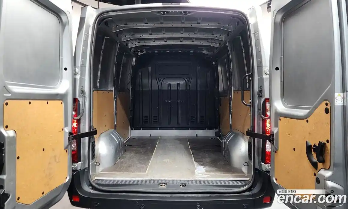 Renault Master 2024 2.3 Механическая в Москве № 221965, фото 10