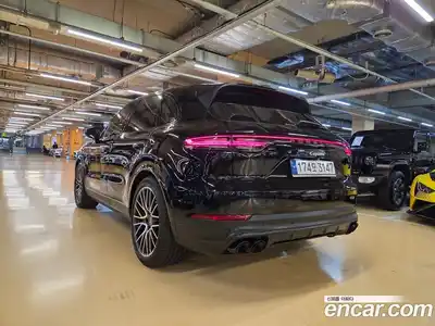 Porsche Cayenne 2022 3.0 Автомат в Москве № 231022, миниатюра 3