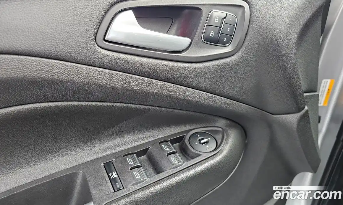 Ford Escape 2013 1.6 Автомат в Москве № 255515, фото 17