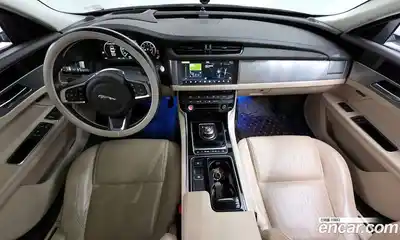Jaguar XF 2018 2.0 Автомат в Москве № 305057, миниатюра 2