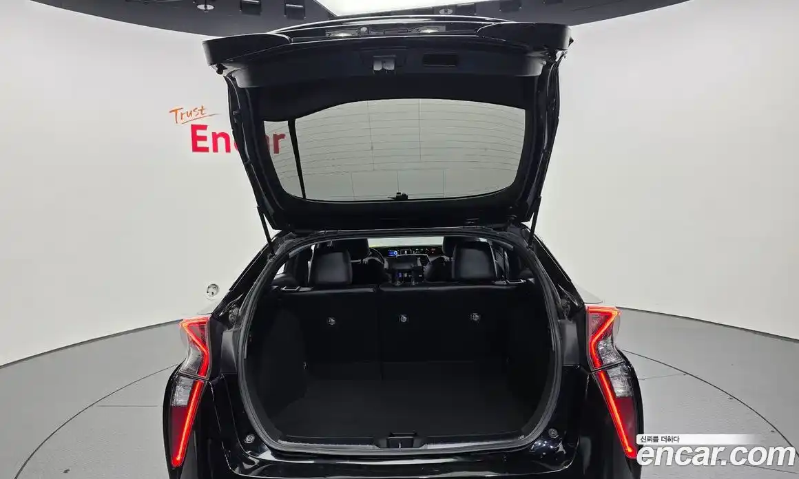 Toyota Prius 2018 1.8 Автомат в Москве № 384113, фото 20