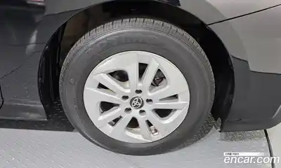Toyota Prius 2018 1.8 Автомат в Москве № 384113, миниатюра 5