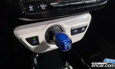 Toyota Prius 2018 1.8 Автомат в Москве № 384113, миниатюра 9