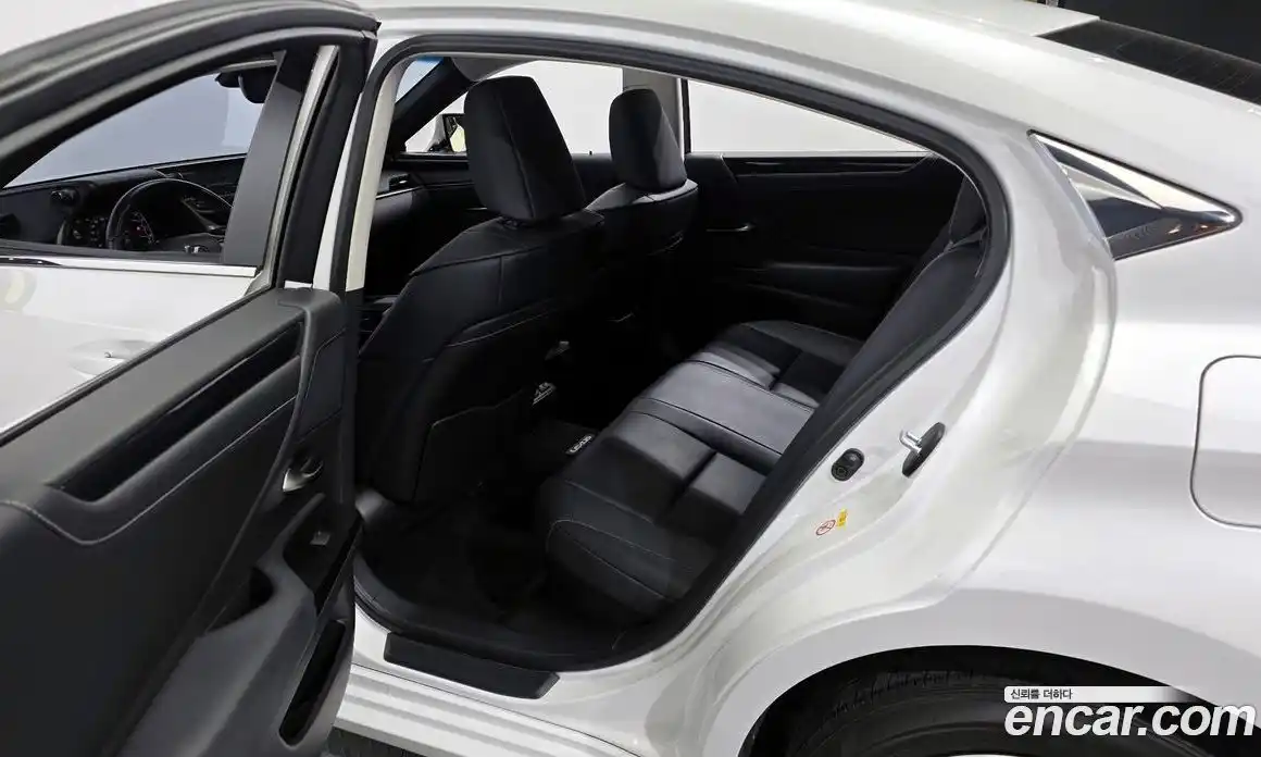 Lexus ES 2019 2.5 Автомат в Москве № 398056, фото 11