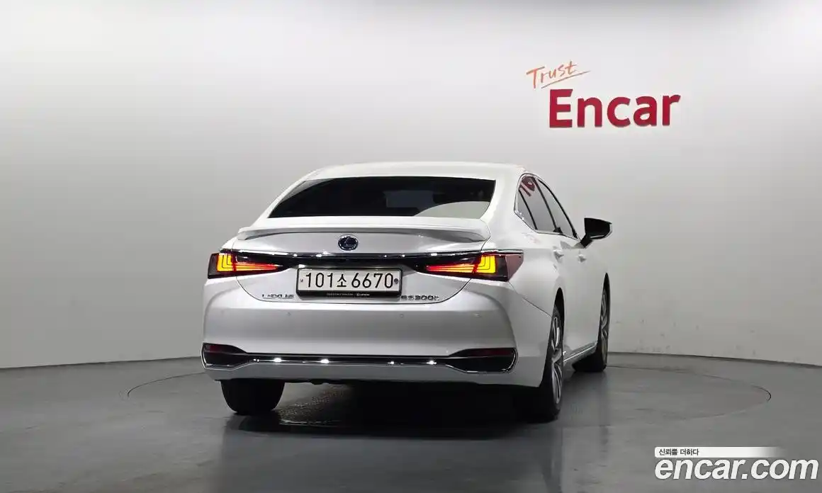 Lexus ES 2019 2.5 Автомат в Москве № 398056, фото 4