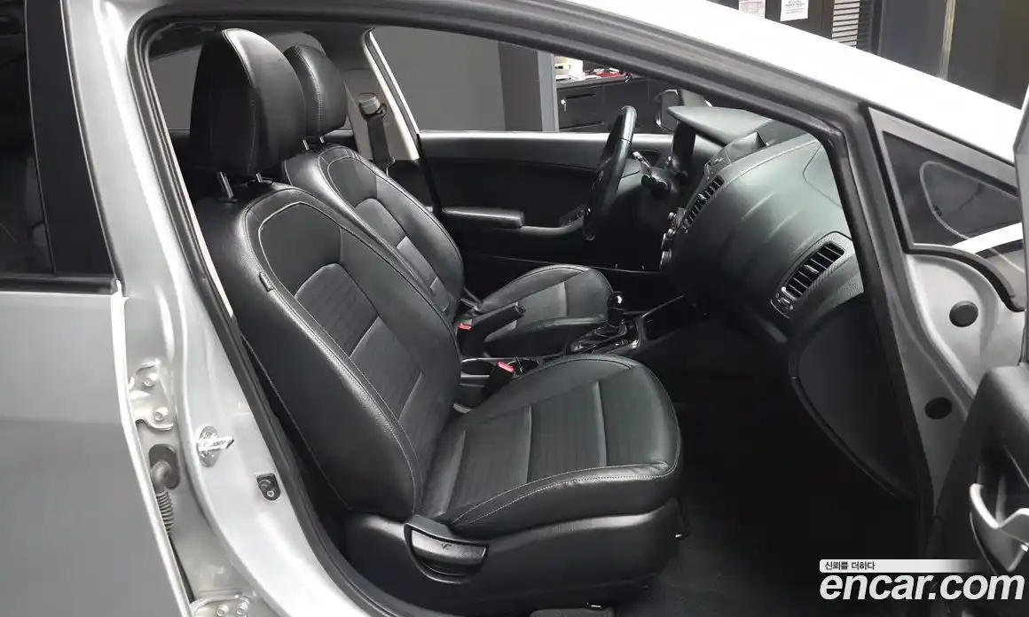 Kia K3 2016 1.6 Автомат в Москве № 399465, фото 11