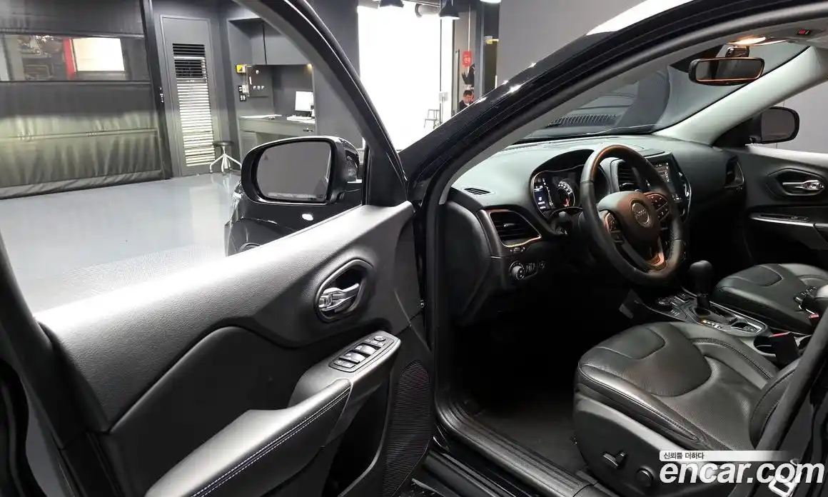 Jeep Cherokee 2019 2.4 Автомат в Москве № 432509, фото 11