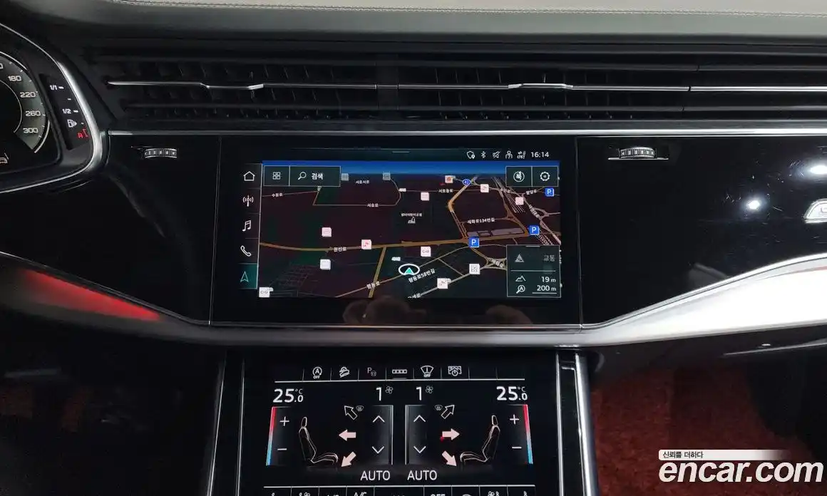 Audi Q8 2023 3.0 Автомат в Москве № 468693, фото 14