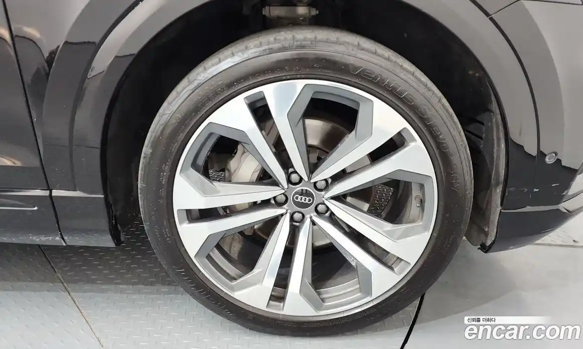 Audi Q8 2023 3.0 Автомат в Москве № 468693, фото 5