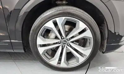 Audi Q8 2023 3.0 Автомат в Москве № 468693, миниатюра 5