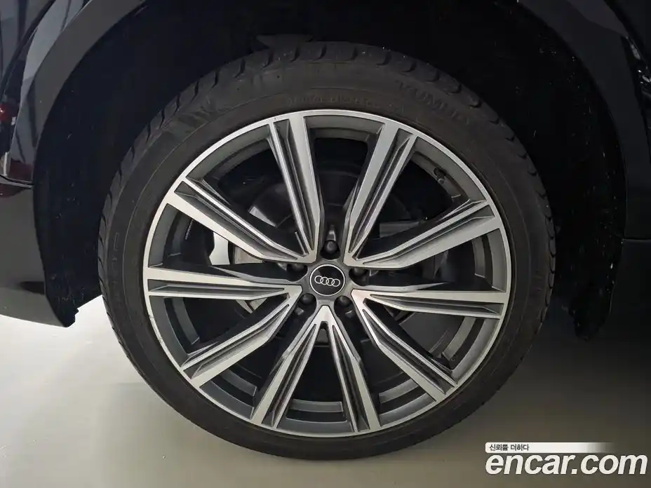 Audi Q8 2021 3.0 Автомат в Москве № 469582, фото 3