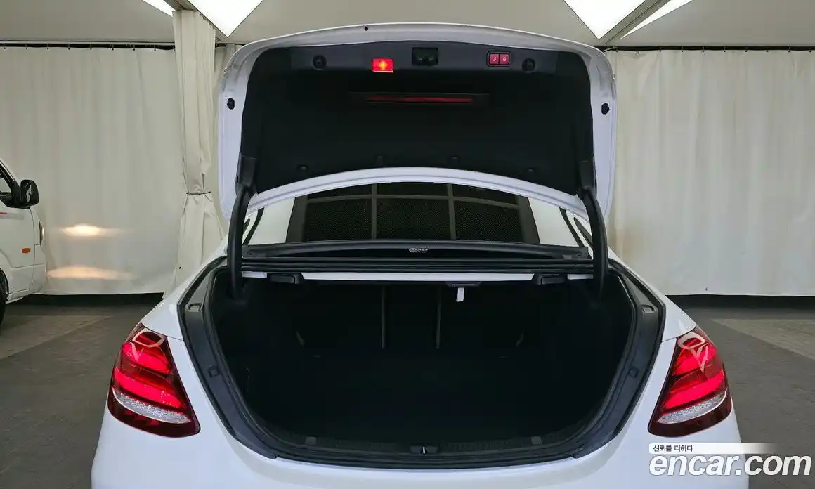 Mercedes-Benz E-Class 2020 2.0 Автомат в Москве № 494980, фото 20