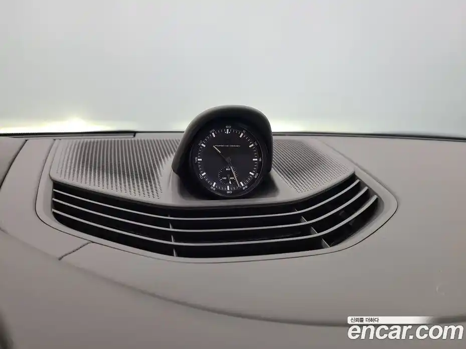 Porsche Taycan 2024 0.1 Автомат в Москве № 498450, фото 16