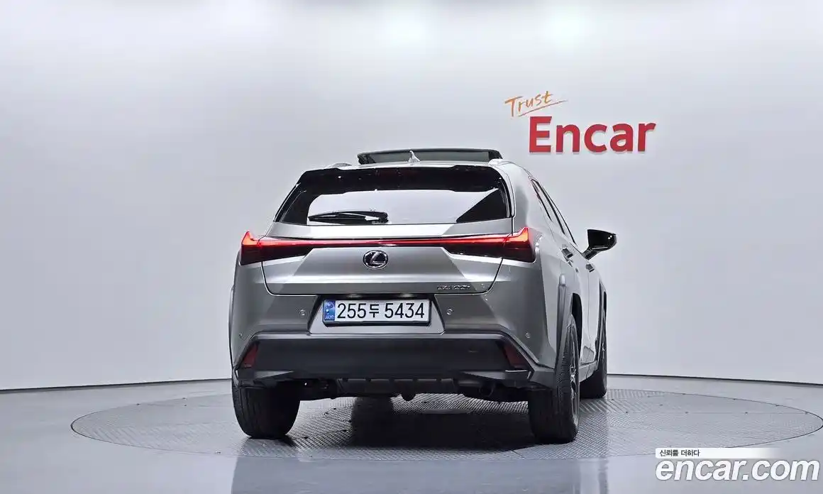 Lexus UX 2025 2.0 Автомат в Москве № 499566, фото 4