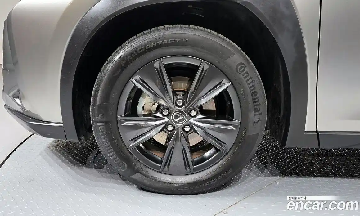 Lexus UX 2025 2.0 Автомат в Москве № 499566, фото 5