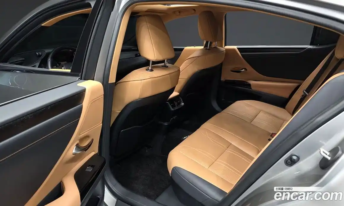 Lexus ES 2023 2.5 Автомат в Москве № 499574, фото 12