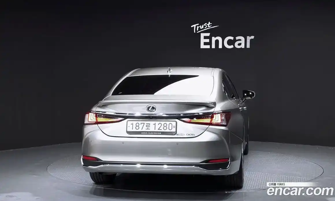 Lexus ES 2023 2.5 Автомат в Москве № 499574, фото 4