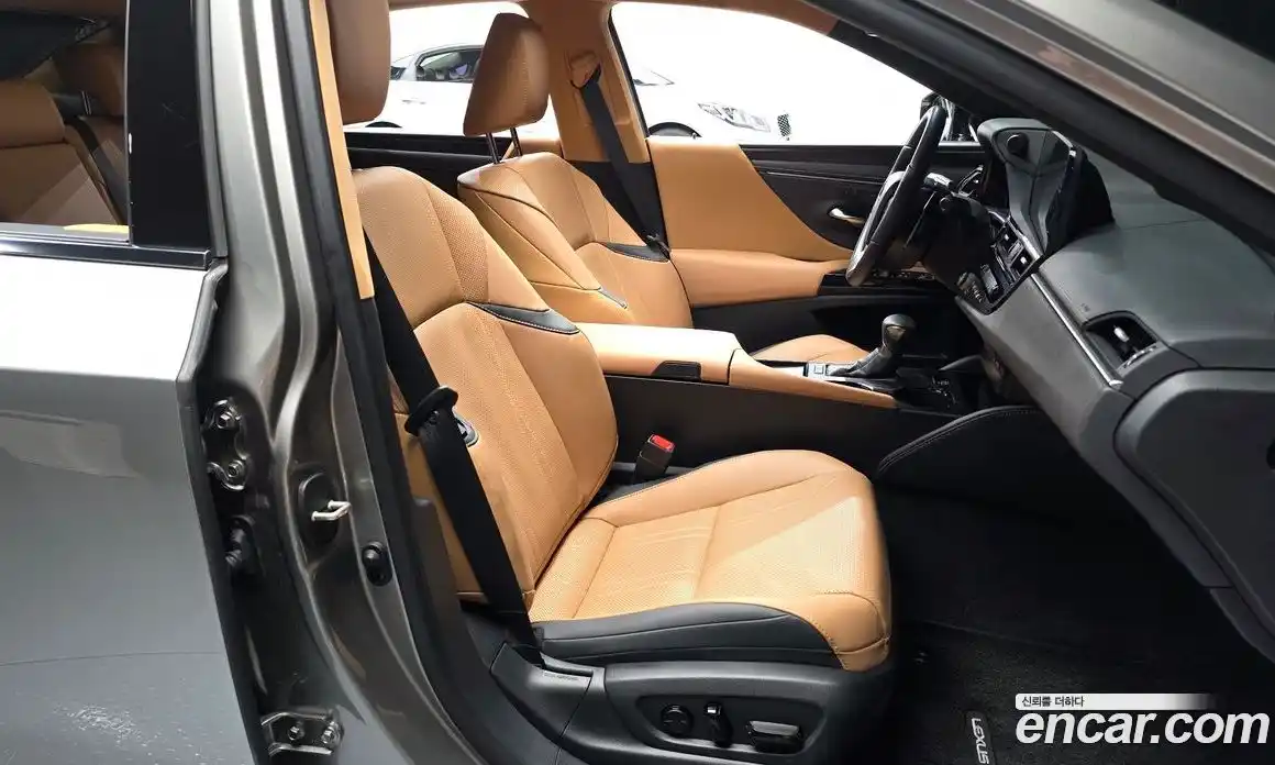 Lexus ES 2023 2.5 Автомат в Москве № 499574, фото 10