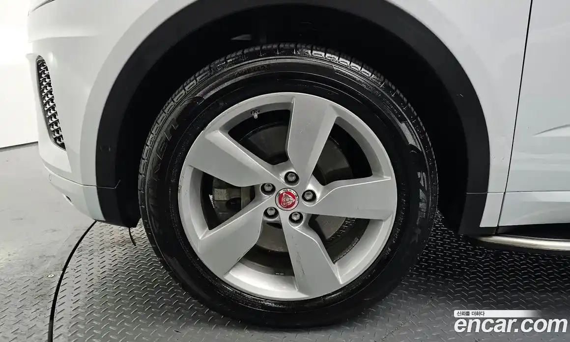 Jaguar E-Pace 2018 2.0 Автомат в Москве № 500249, фото 4