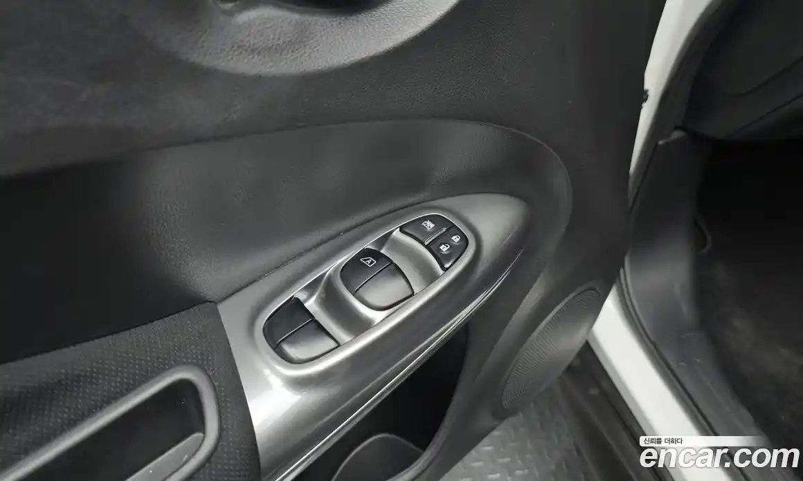 Nissan Juke 2016 1.6 Автомат в Москве № 500567, фото 17