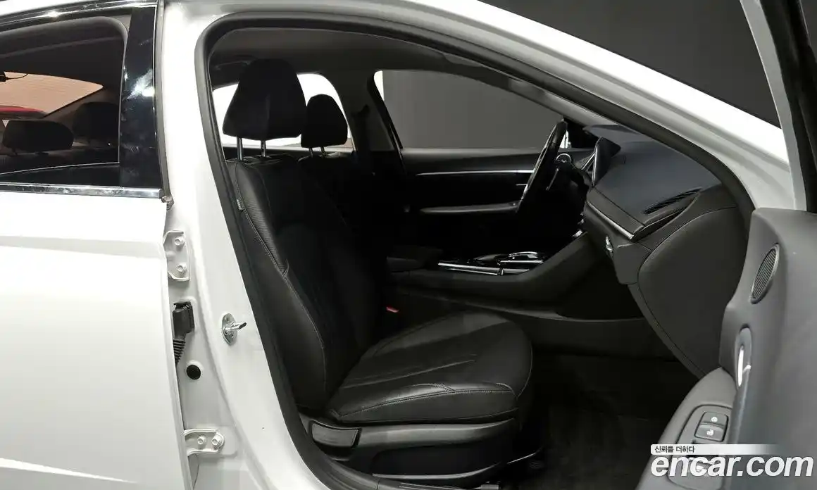 Hyundai Sonata 2022 2.0 Автомат в Москве № 518867, фото 10