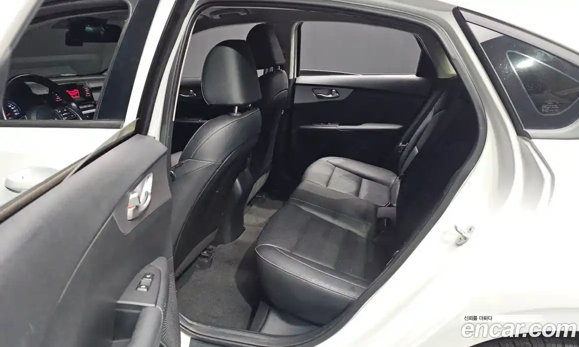 Kia K3 2022 1.6 Автомат в Москве № 522018, фото 13