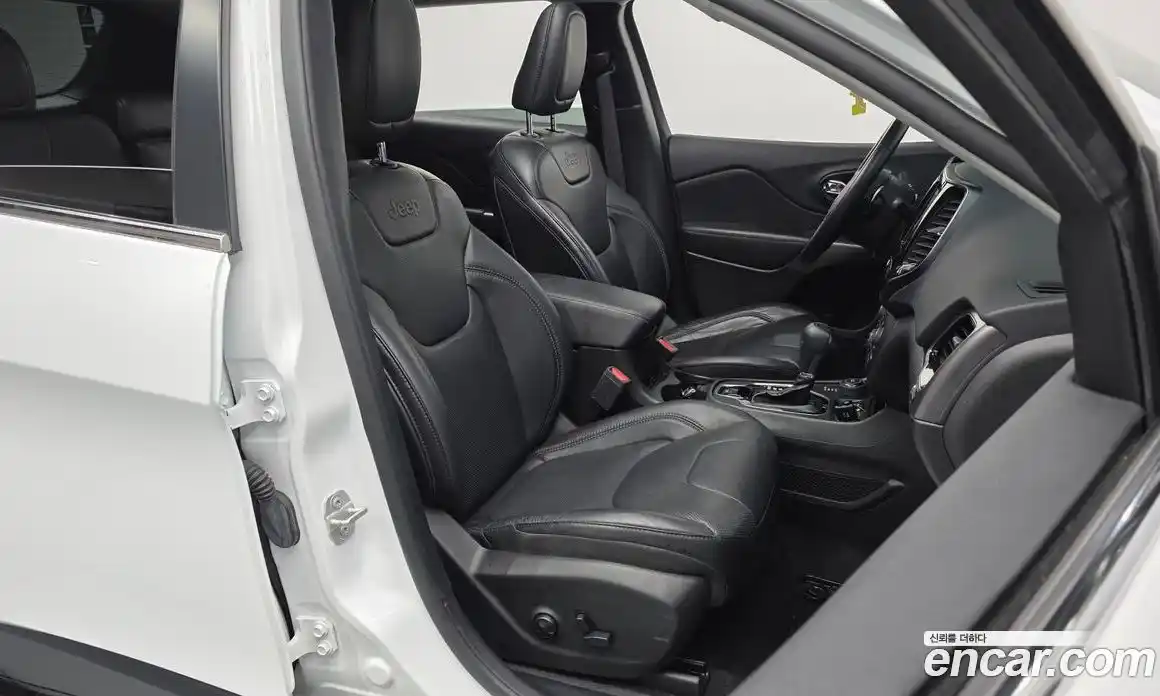 Jeep Cherokee 2021 2.4 Автомат в Москве № 522165, фото 10