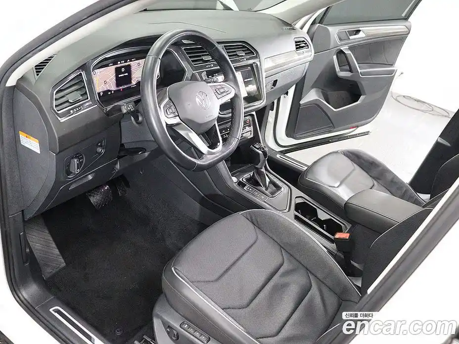 Volkswagen Tiguan 2023 2.0 Автомат в Москве № 533976, фото 16