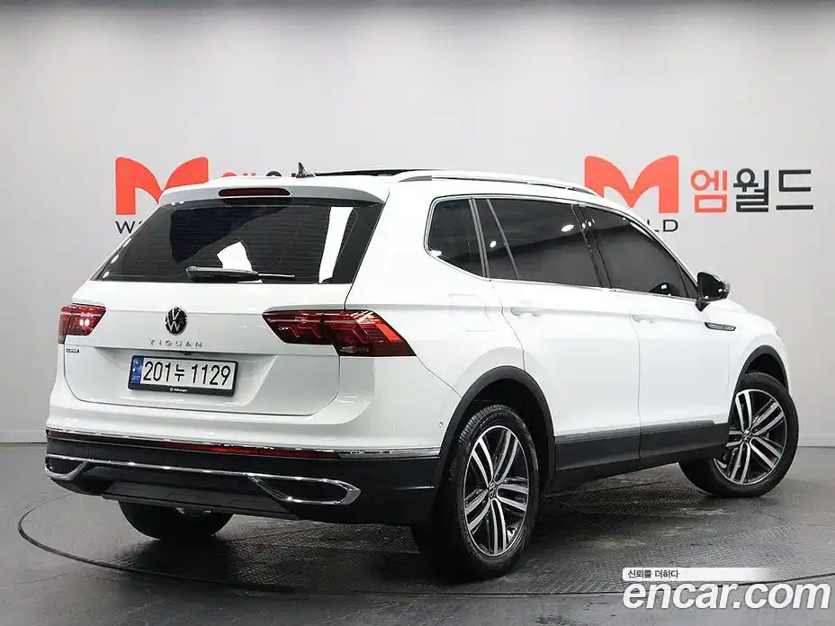 Volkswagen Tiguan 2023 2.0 Автомат в Москве № 533976, фото 3